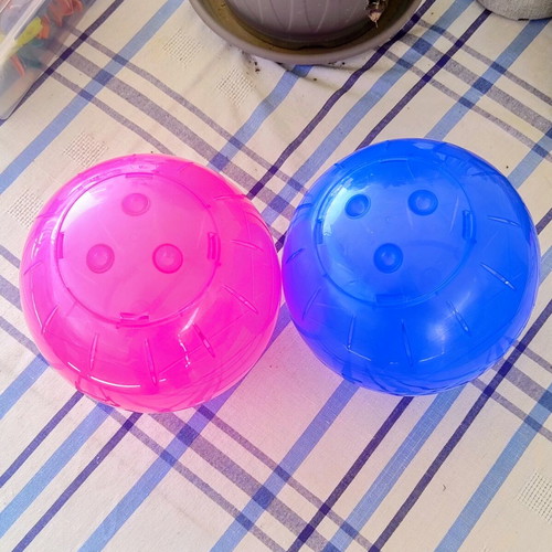 Hamster balls like new, set of 2, large for small pets