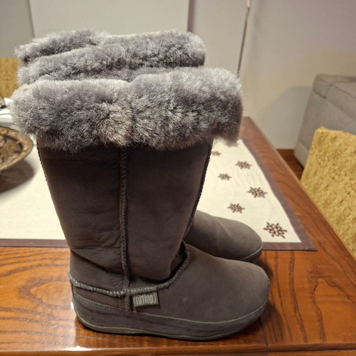 FitFlop boots new with sheepskin fur gray size 38