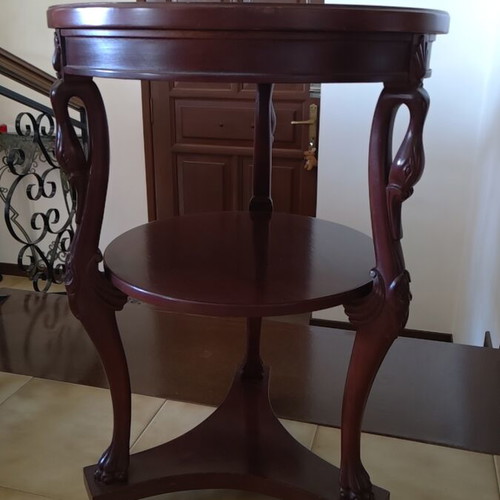 Round wooden table used, height 71 cm, width 47.5 cm, with vase gift