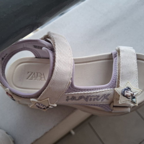 Zara K Pop Demon Hunters girls sandals like new, size 33, white and grey