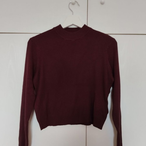H&M burgundy crop top ribbed turtleneck like new, size S/M