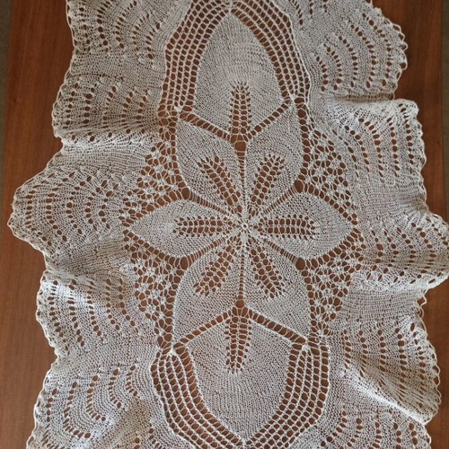 Handmade white crochet table runner 1.10x0.60 like new