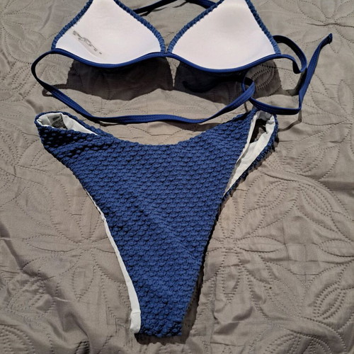 Navy blue bikini like new with embossed design and decorative pearls size S