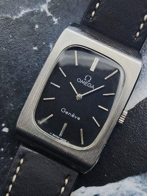 Omega Genève Tank ορθογώνιο ρολόι με μαύρο καντράν vintage μεταχειρισμένο
