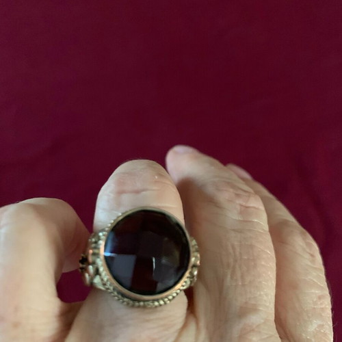 Vintage rings with green and burgundy stones like new