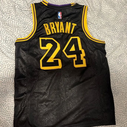 Lakers Bryant Jersey new, size XL