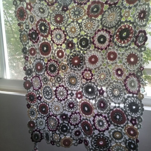 Children's blanket crocheted, size 75/90 cm, like new