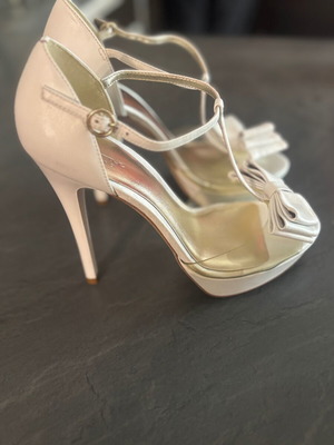 Bourne women's sandals new, white, high heels, size 38