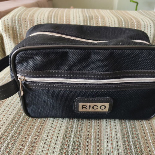Rico black toiletry bag with waterproof lining