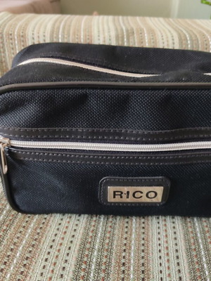 Rico black toiletry bag with waterproof lining