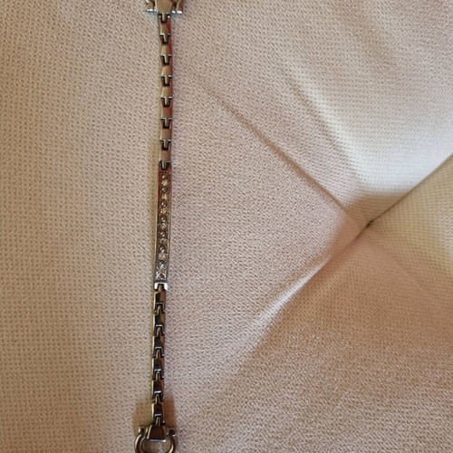 Bracelet new in silver color