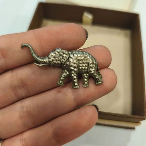 Elephant Brooch new, silver color