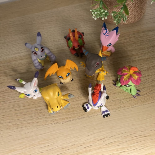 Digimon figures like new, set of 9