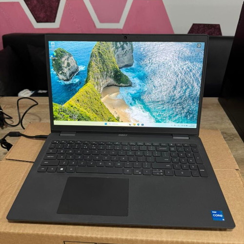 Dell Latitude 3520 laptop like new, Intel Core i5 11th Gen, 8GB RAM, 256GB SSD, Windows 11 Pro