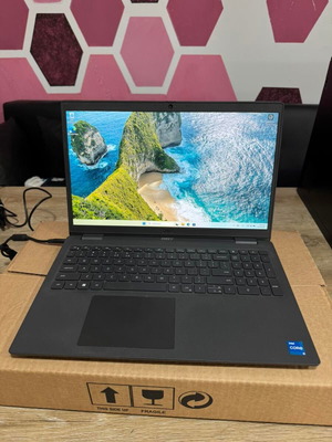Dell Latitude 3520 laptop like new, Intel Core i5 11th Gen, 8GB RAM, 256GB SSD, Windows 11 Pro