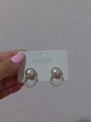 Earrings new, gold tone with pearls