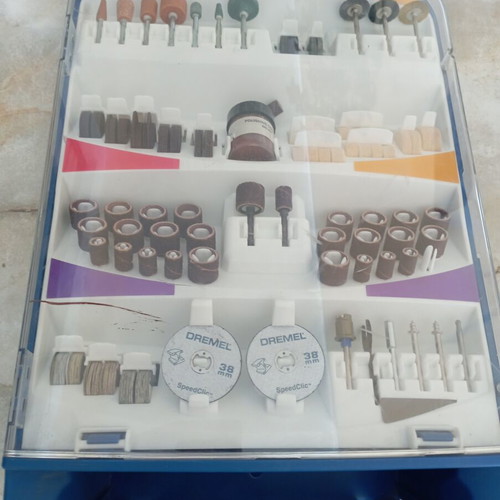 Dremel 704 Set of 200 Cutting, Grinding and Polishing Accessories New
