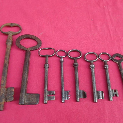 Old keys used, set of eight