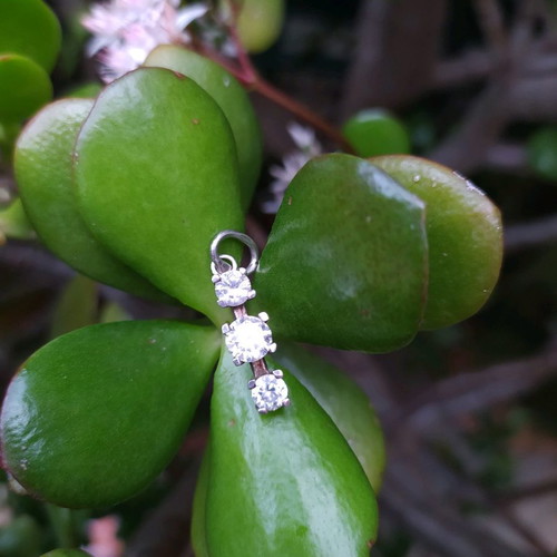 Silver 925 pendant used with zircon stones