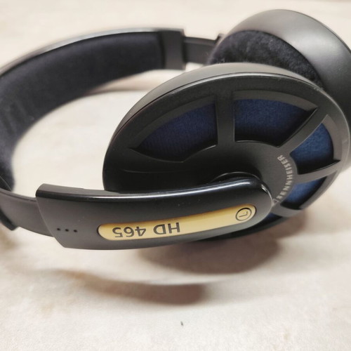 Sennheiser HD 465 headphones used for parts, right earphone working