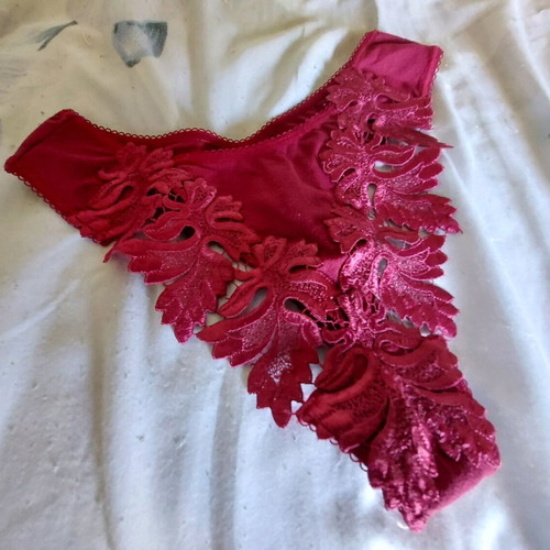 Venus Victoria lingerie burgundy lace new, size S