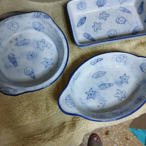 Set of 4 heat-resistant cookware and bakeware like new