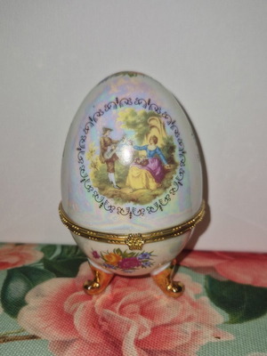 Limoge Porcelain decorative egg like new, large collectible