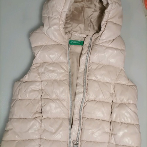 Benetton baby sleeveless jacket 82cm like new with pockets and hood