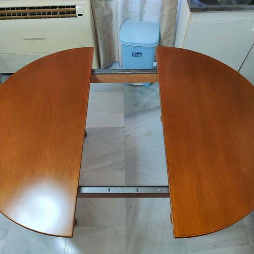 Extendable solid wood round dining table with 4 chairs set
