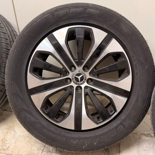 Mercedes-Benz 18" alloy wheels with Pirelli Scorpion Verde tires