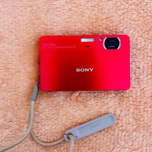 Cyber-shot DSC-T700 camera pink like new with Carl Zeiss lens