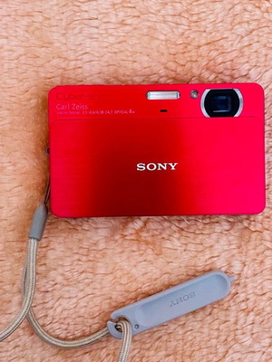 Cyber-shot DSC-T700 camera pink like new with Carl Zeiss lens
