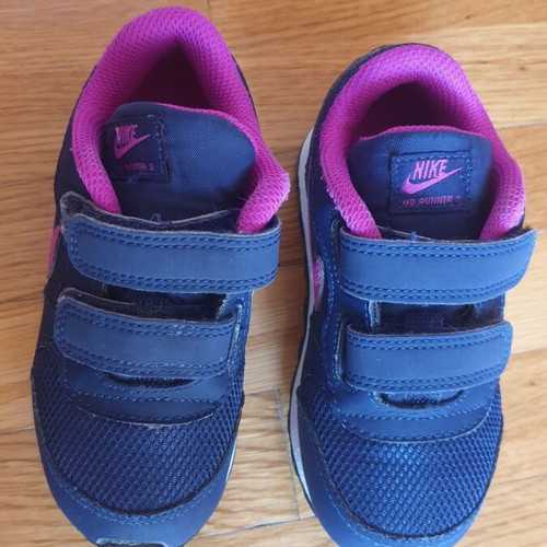 Nike athletic shoes like new, size 25