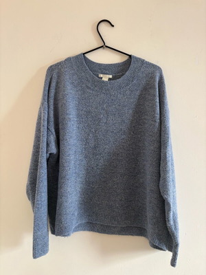H&M light blue sweater used in excellent condition
