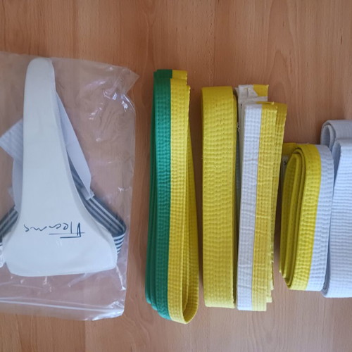 Taekwondo suit for height 130, like new