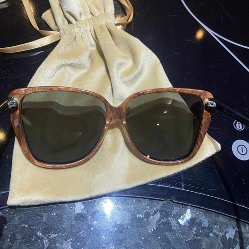 Gucci oversized sunglasses used, black with brown interior