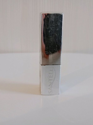 Red lipstick used