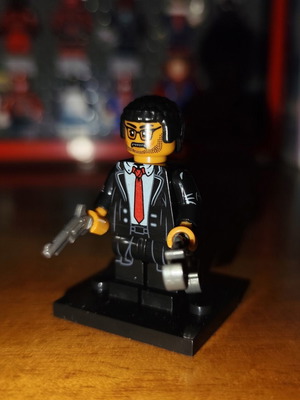 Lt. James Gordon minifigure like new with stand, pistol, handcuffs