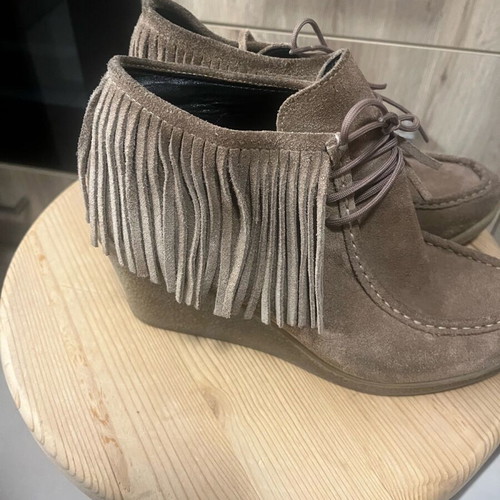 Castor boots like new, beige with fringes, size 39