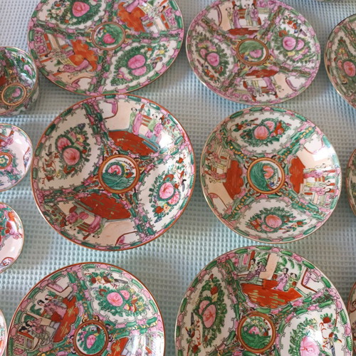 Famille Rose set of 18 pieces like new