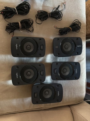 Ηχεία δορυφόροι Logitech Z906 πακέτο 5 με αυθεντικά καλώδια σαν καινούργια