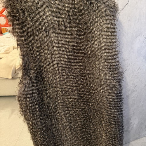 Fur vest long sleeveless used, size L 40 12, black and white