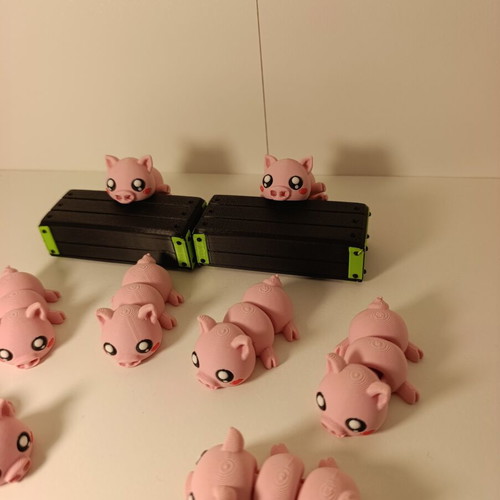 Flexi Pig 3D Printed Keychain new, pink articulated design