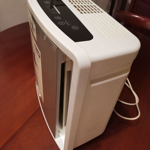 DeLonghi AC150 air purifier ionizer like new for rooms up to 40 m2