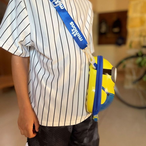 Kids Minions Hard Shell Crossbody Bag with Adjustable Strap like new