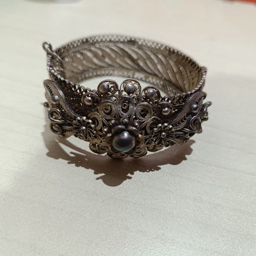 Silver bracelet like new, worn at an engagement