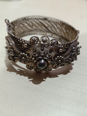 Silver bracelet like new, worn at an engagement