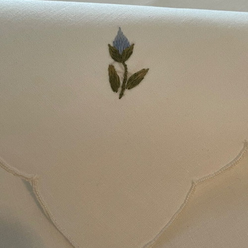 Vintage embroidered napkins clothespins set of 4