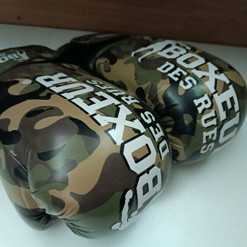 Boxing gloves like new for kids and women