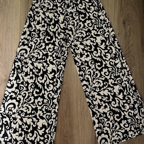 Summer palazzo pants like new, black and white, size M